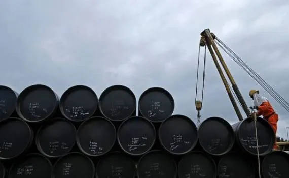 AIE acelera liberação de estoques de petróleo após anúncio do G7